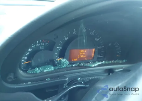 2003 Mercedes-Benz C 240 z USA, uszkodzony, nr VIN WDBRH61J73F389892